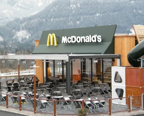 Schladming: McDonald's Terrassenüberdachung by hotiron